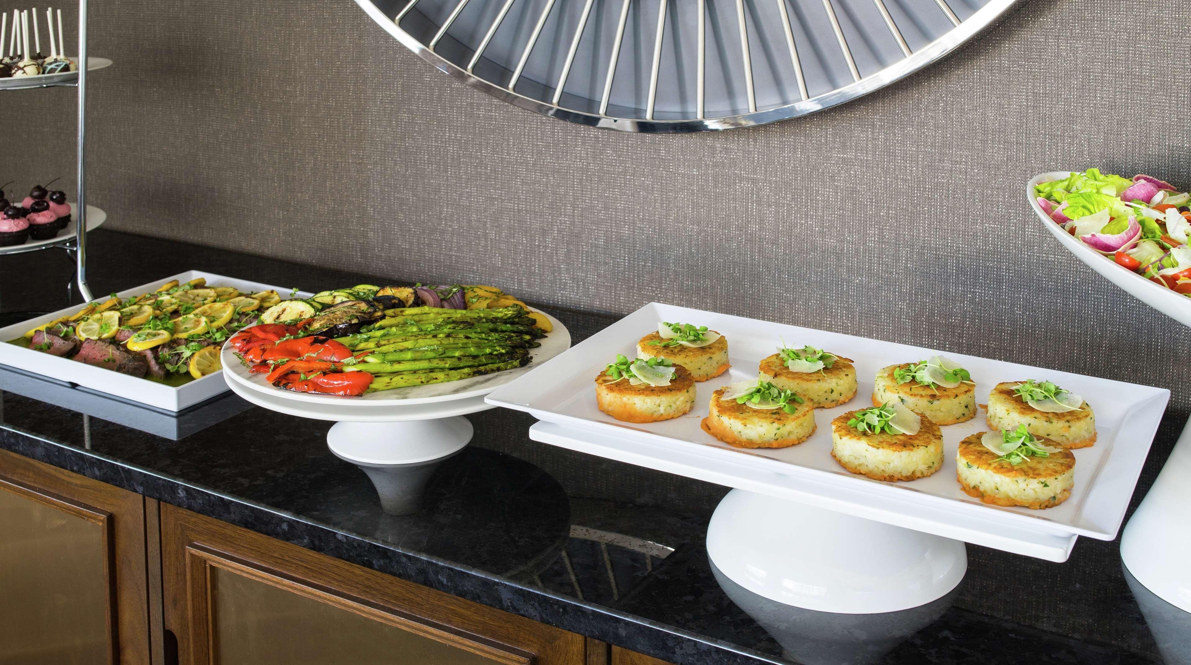 Home2 Suites By Hilton Chicago Mccormick Place Bagian luar foto