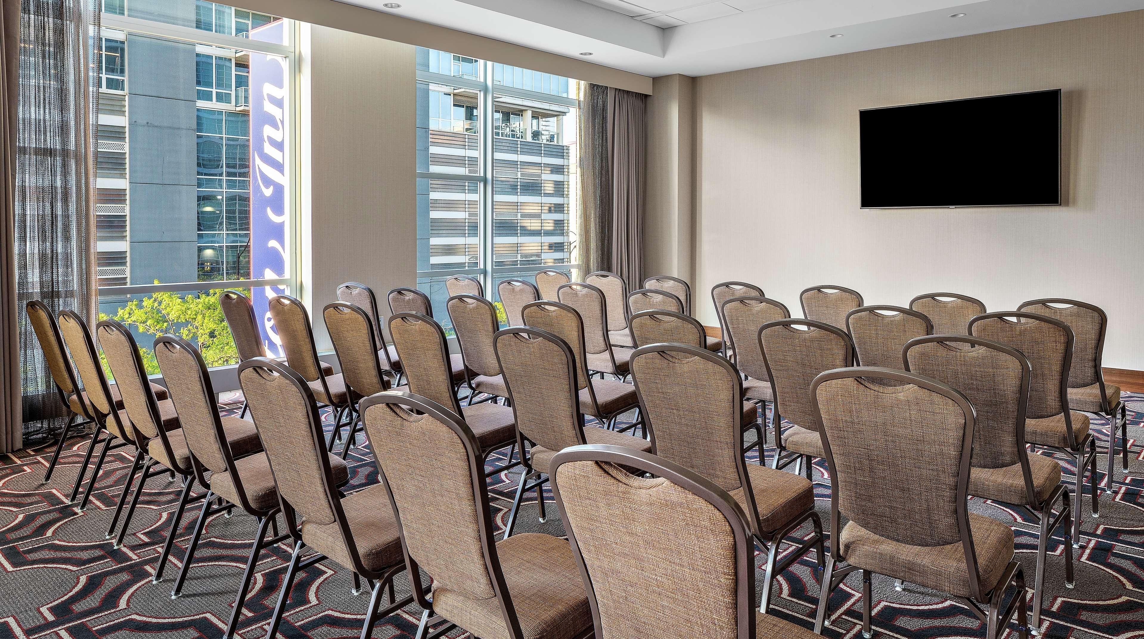 Home2 Suites By Hilton Chicago Mccormick Place Bagian luar foto