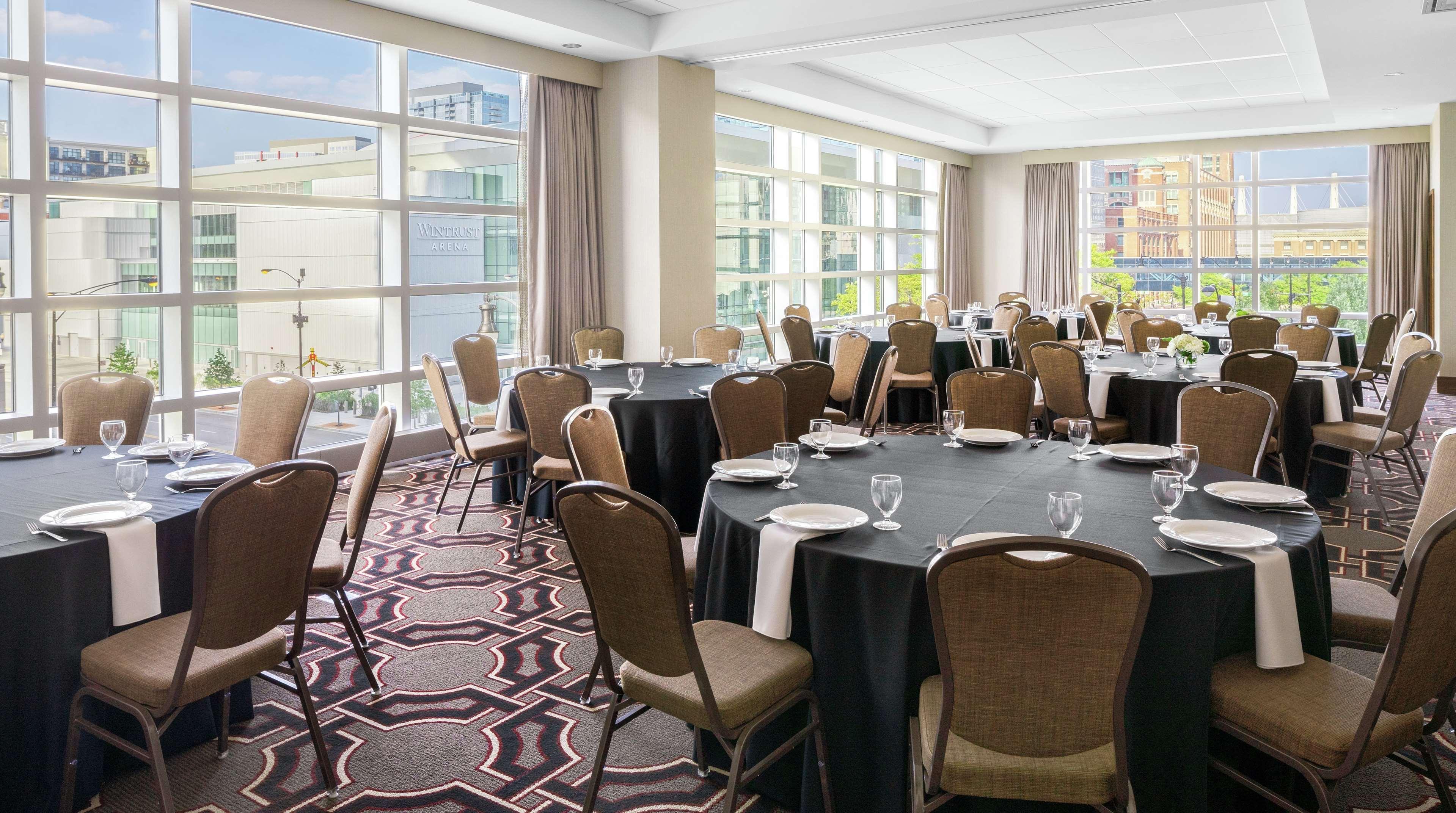 Home2 Suites By Hilton Chicago Mccormick Place Bagian luar foto