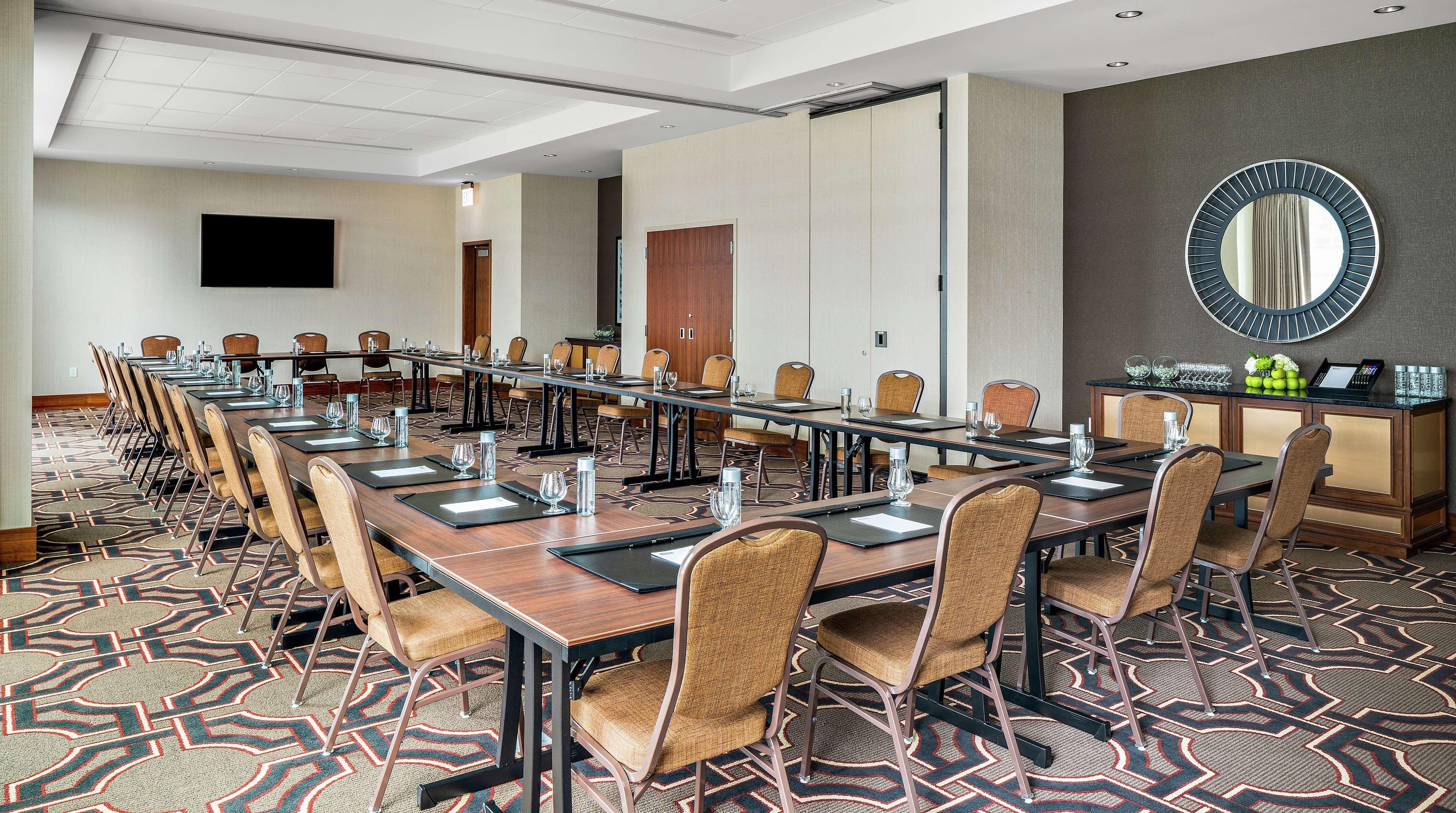Home2 Suites By Hilton Chicago Mccormick Place Bagian luar foto