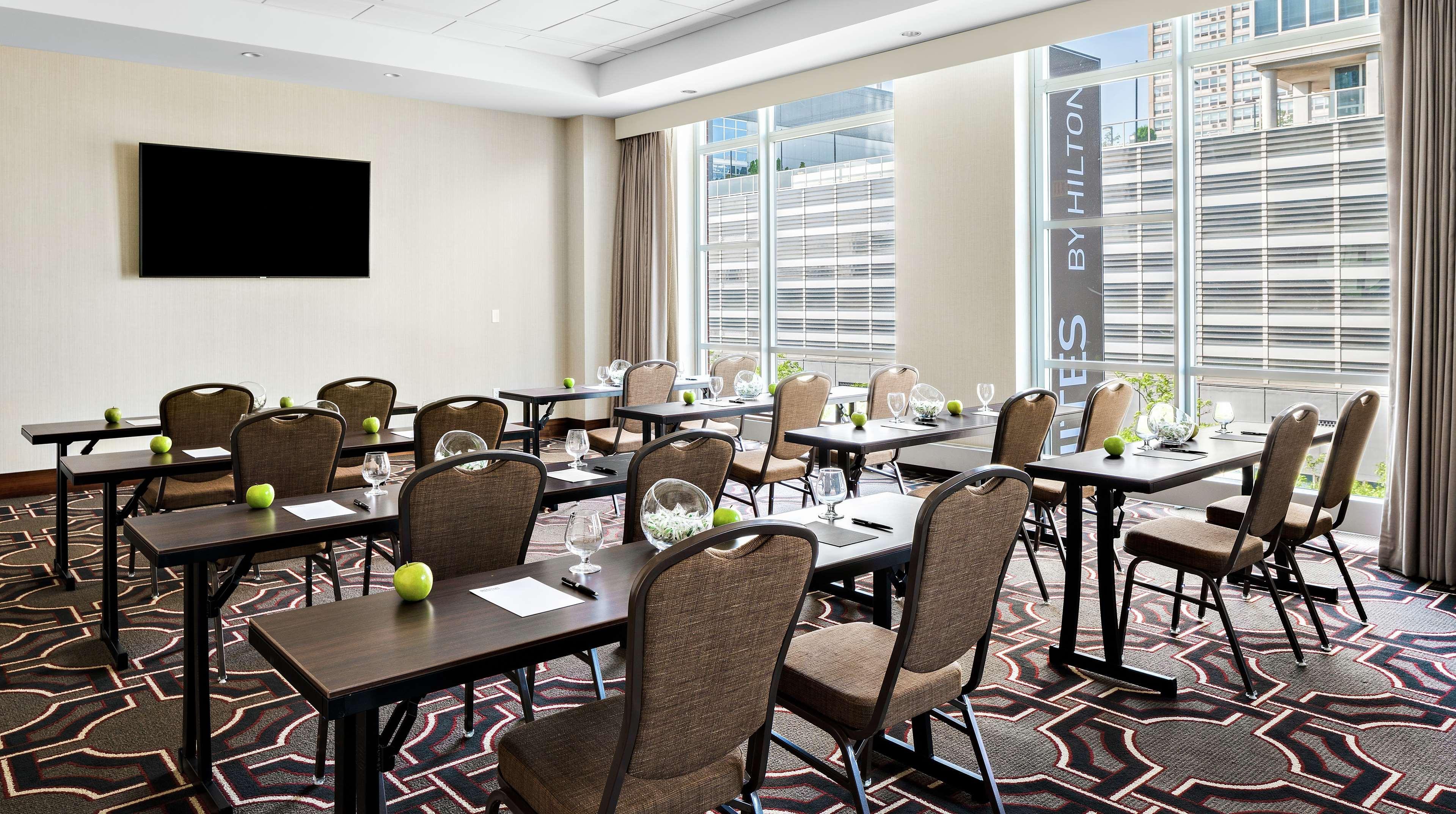 Home2 Suites By Hilton Chicago Mccormick Place Bagian luar foto
