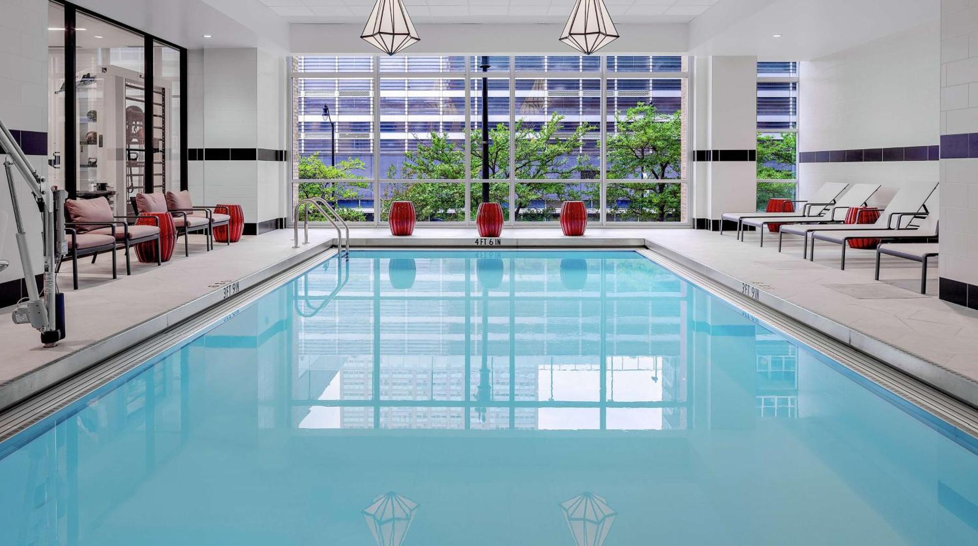 Home2 Suites By Hilton Chicago Mccormick Place Bagian luar foto