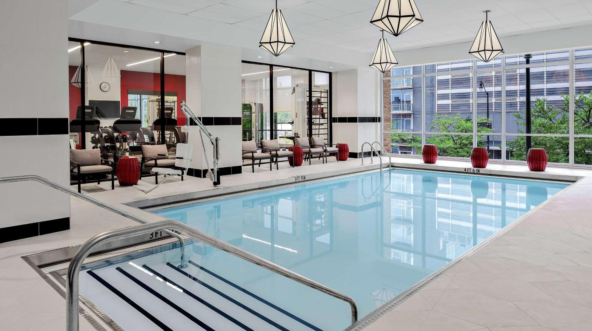 Home2 Suites By Hilton Chicago Mccormick Place Bagian luar foto